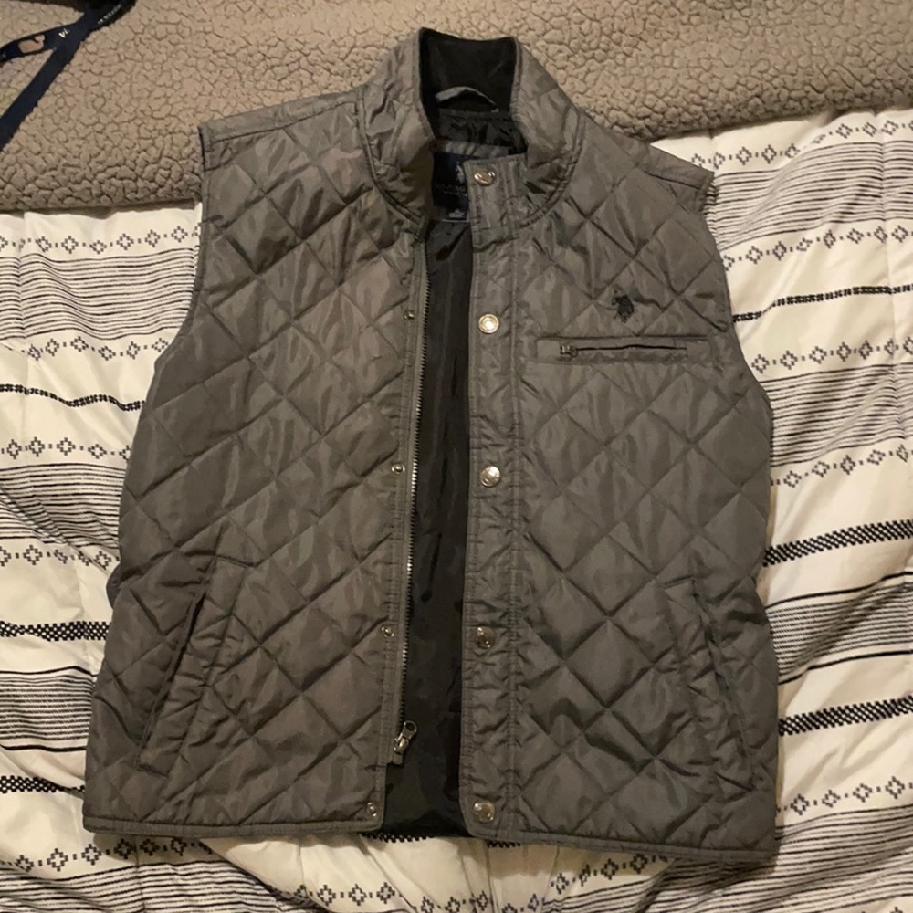 women’s polo vest size small.